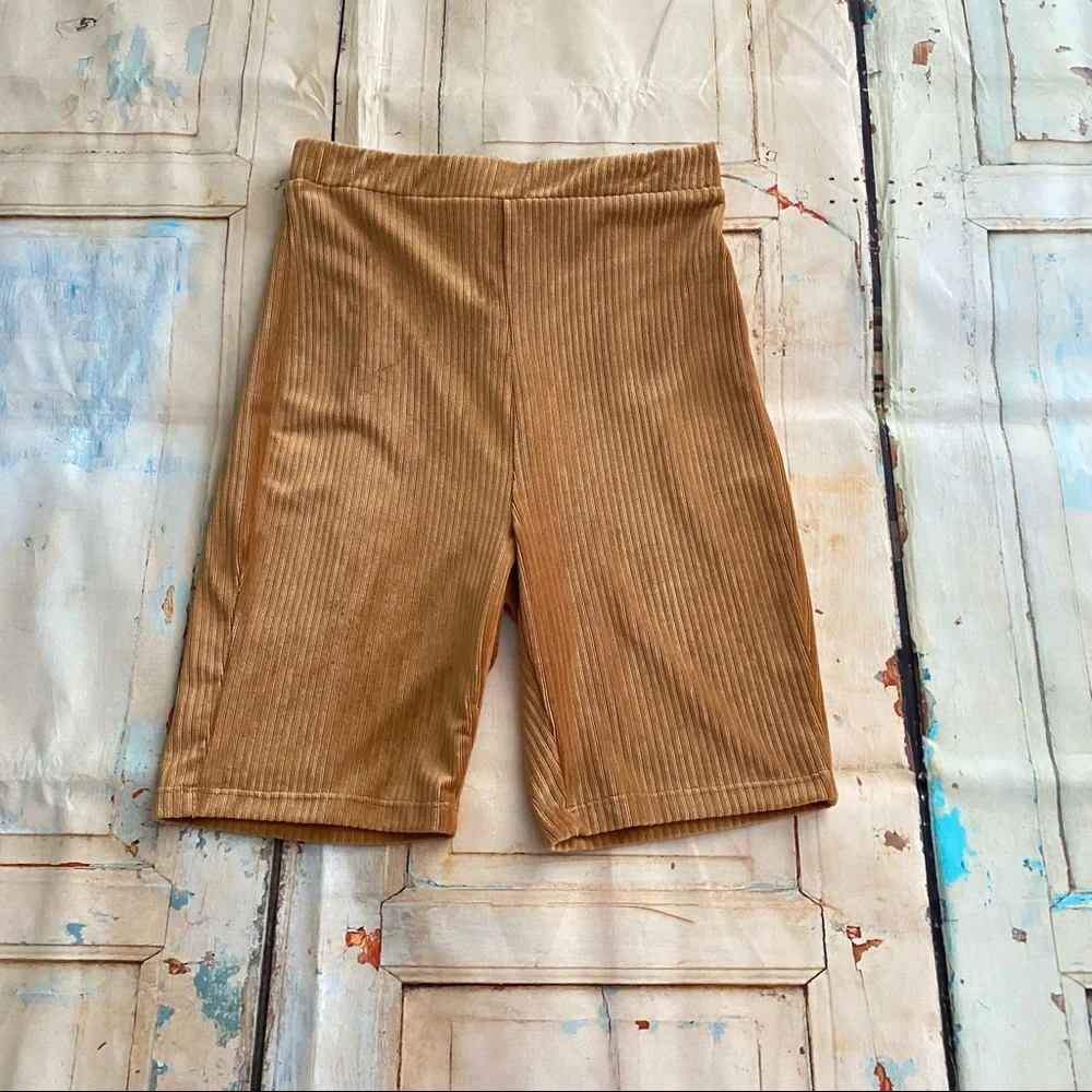 Fashion Nova Women’s Camel Velour Biker Shorts Size M